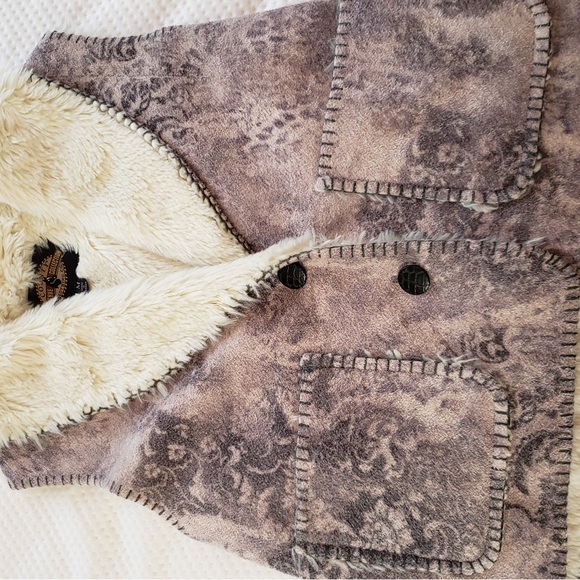 Cheyenne Collection Faux Fur and Suede Vest - Picture 11 of 15